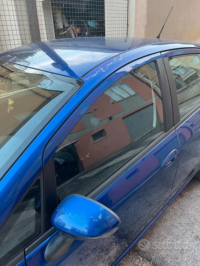 Fiat Grande Punto 2005 photo 2