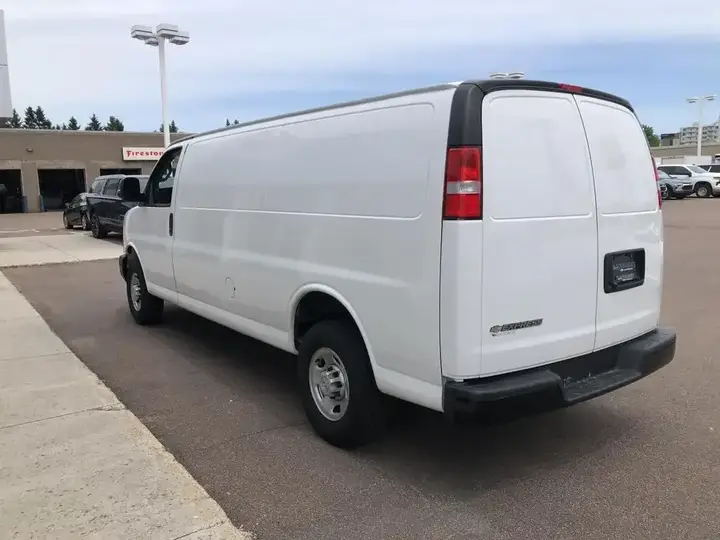 Chevrolet Express 2024 photo 4