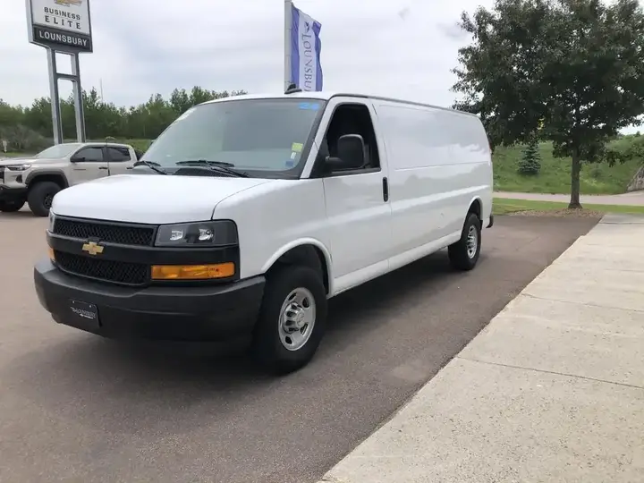 Chevrolet Express 2024 photo 3