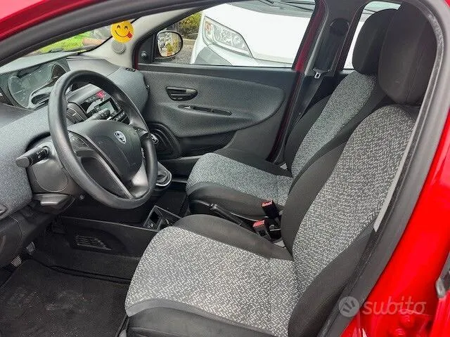 Lancia Ypsilon 2013 photo 2