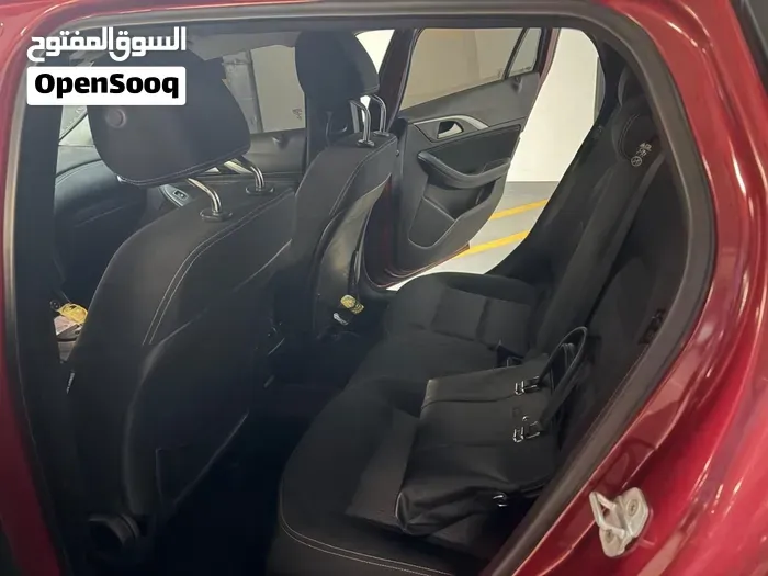 Infiniti Q30 2017 photo 2