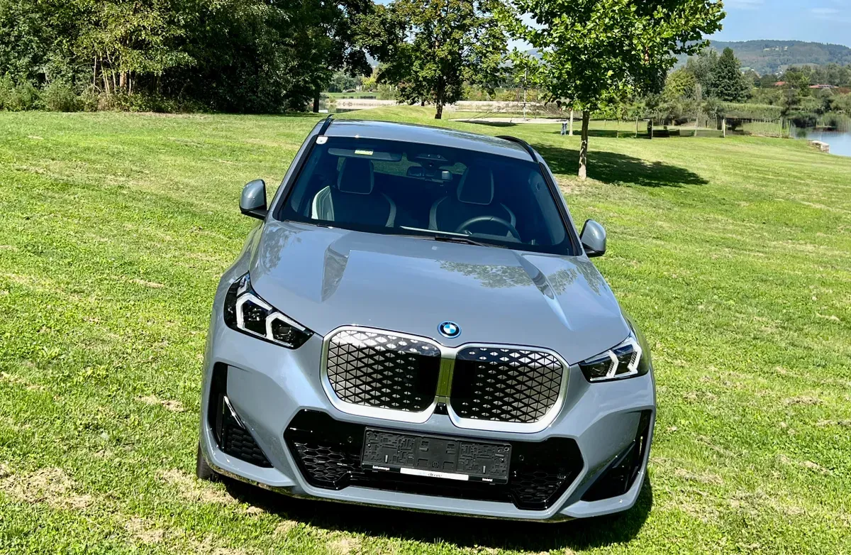 BMW Ix1 2026 photo 2
