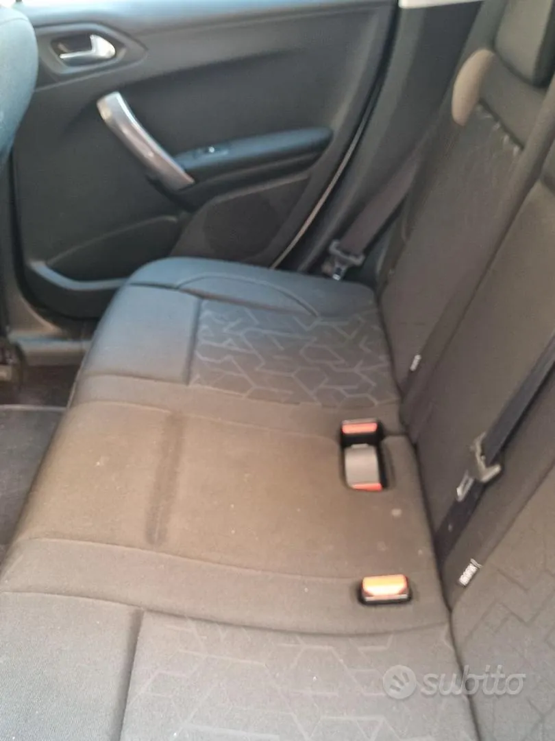 Peugeot 2008 2015 photo 5