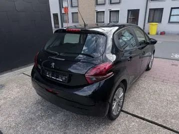 Peugeot 208 2018 photo 3