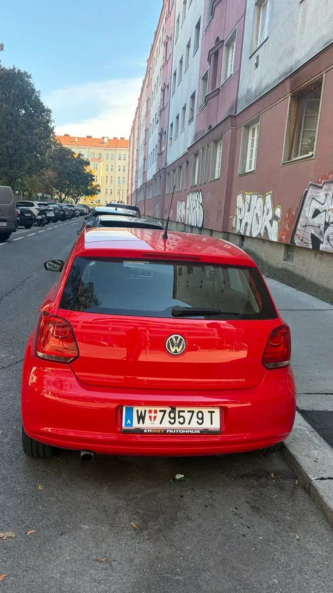 Volkswagen Polo 2011 photo 2