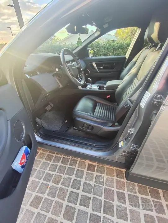 Land Rover Discovery Sport 2022 photo 3