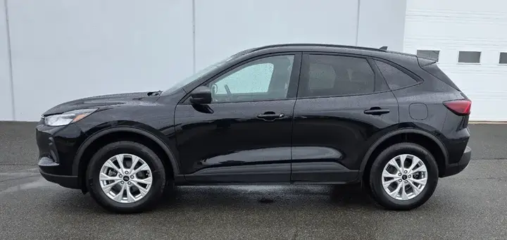 Ford Escape 2025 photo 2