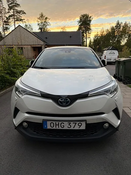 Toyota C-Hr 2017 photo 2