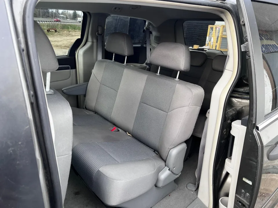 Volkswagen Routan 2010 photo 5
