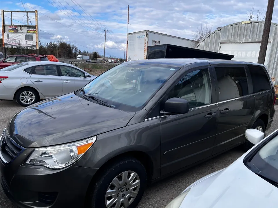 Volkswagen Routan 2010 photo 3