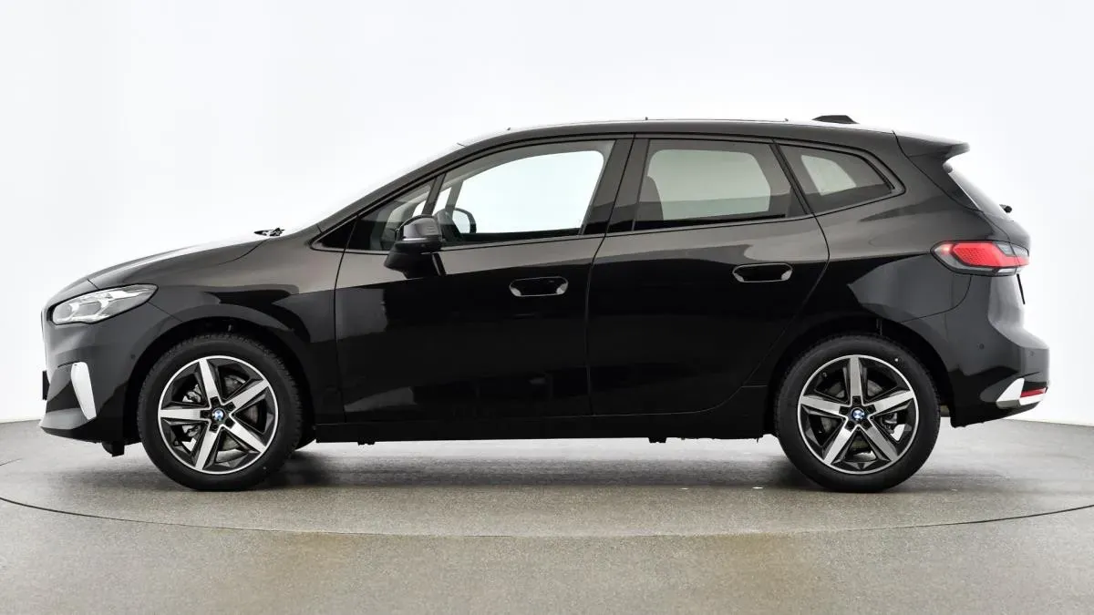 BMW 2 Series 2024 photo 2