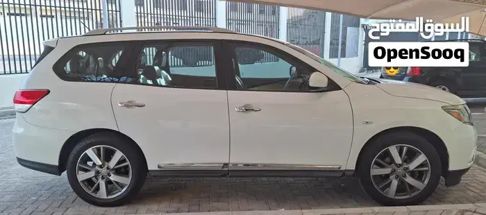 Nissan Pathfinder 2013 photo 2