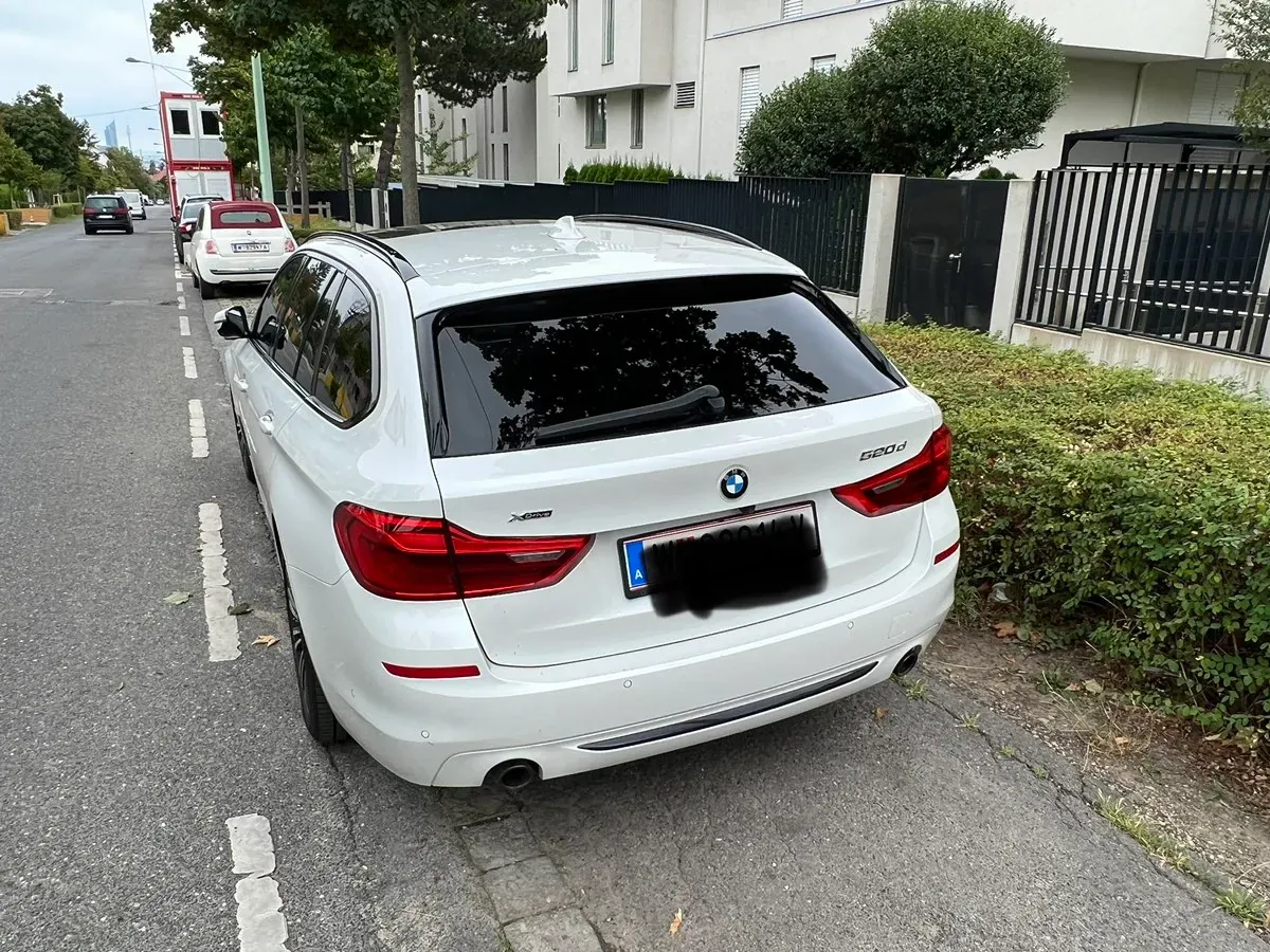 BMW 5 Series 2018 photo 2