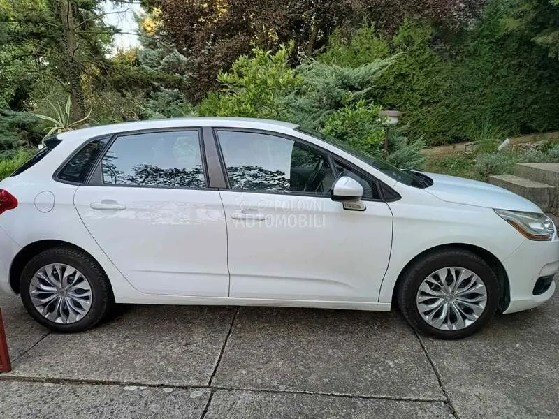 Citroen C4 2015 photo 2
