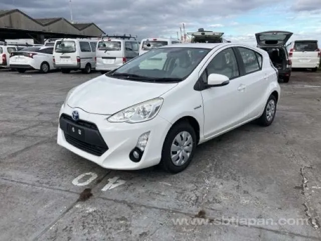 Toyota Aqua L 2016 photo 2