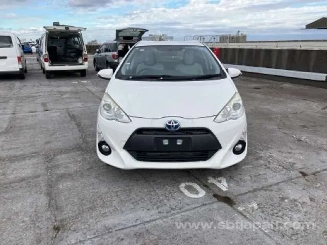 Toyota Aqua L 2016 photo 5