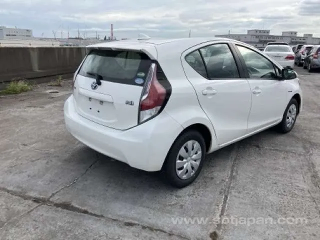 Toyota Aqua L 2016 photo 4