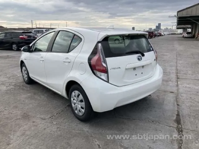 Toyota Aqua L 2016 photo 3