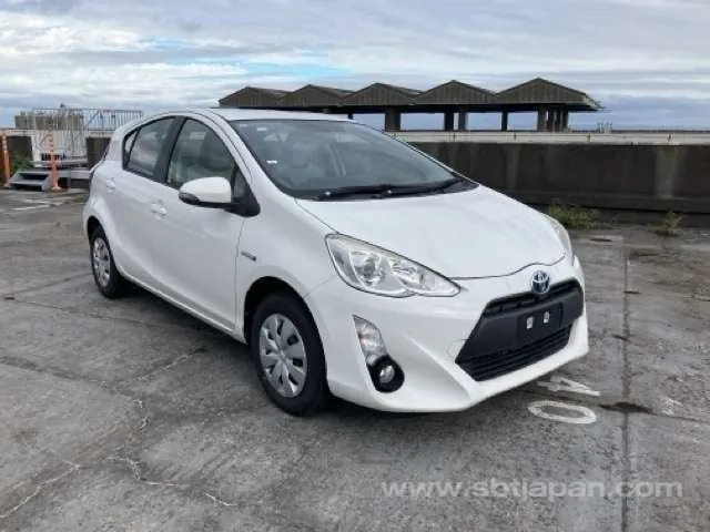 Toyota Aqua L