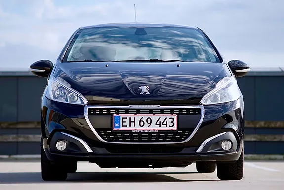 Peugeot 208 2017 photo 2