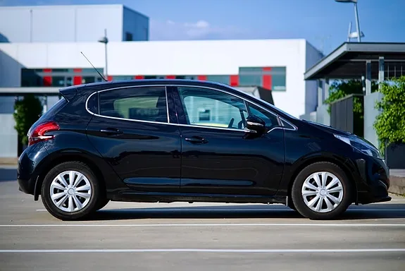 Peugeot 208 2017 photo 4