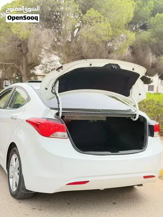 Hyundai Elantra 2012 photo 3