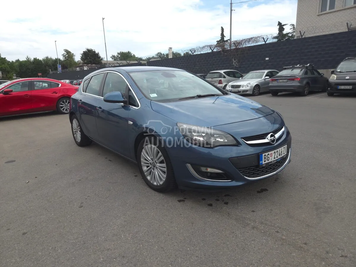 Opel Astra J 2013 photo 2