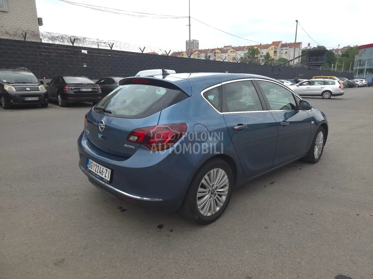 Opel Astra J 2013 photo 4