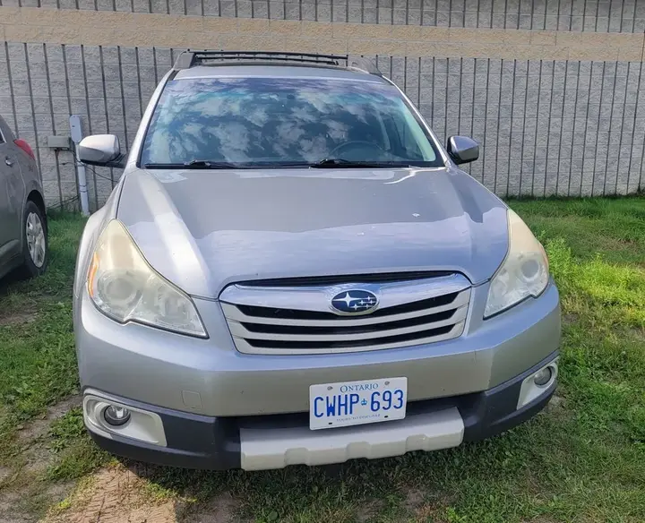 Subaru Outback 2011 photo 2