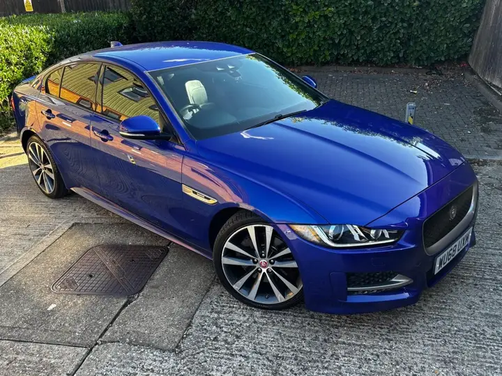 Jaguar Xe 2018 photo 5