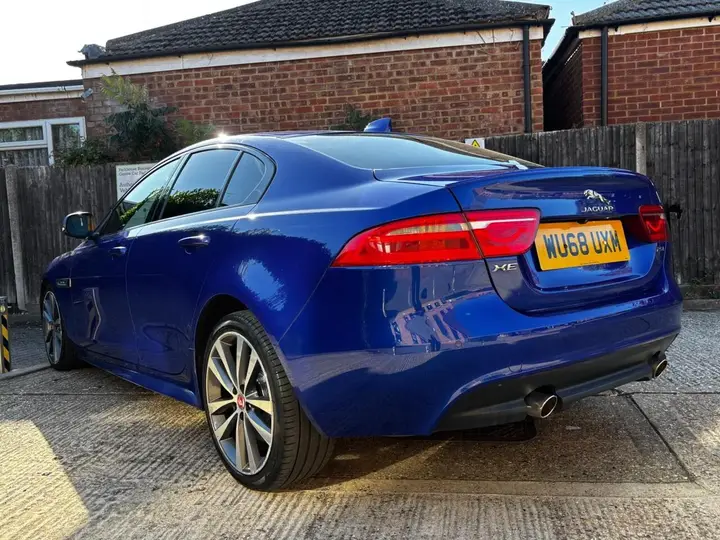 Jaguar Xe 2018 photo 2