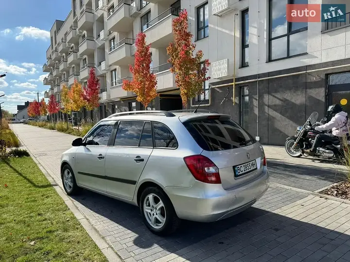 Skoda Fabia 2009 photo 4