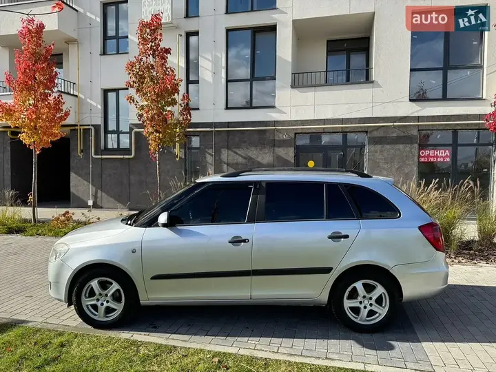 Skoda Fabia 2009 photo 3