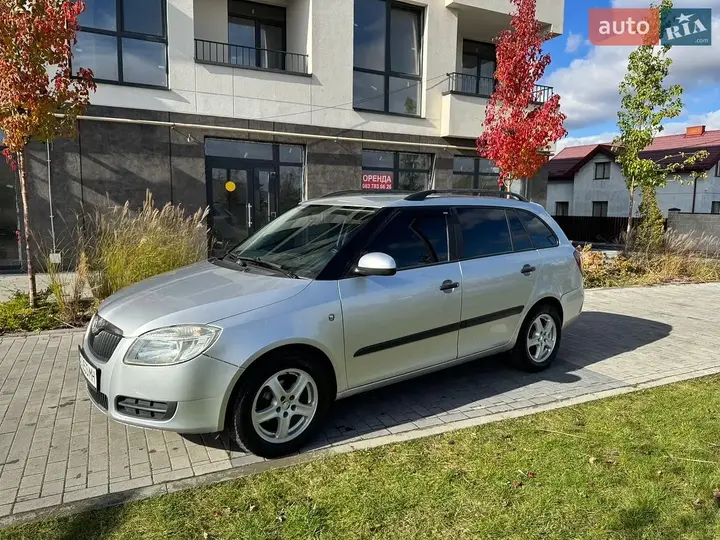 Skoda Fabia 2009 photo 2
