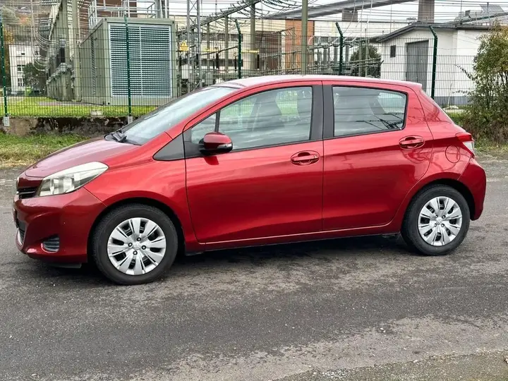 Toyota Yaris Life