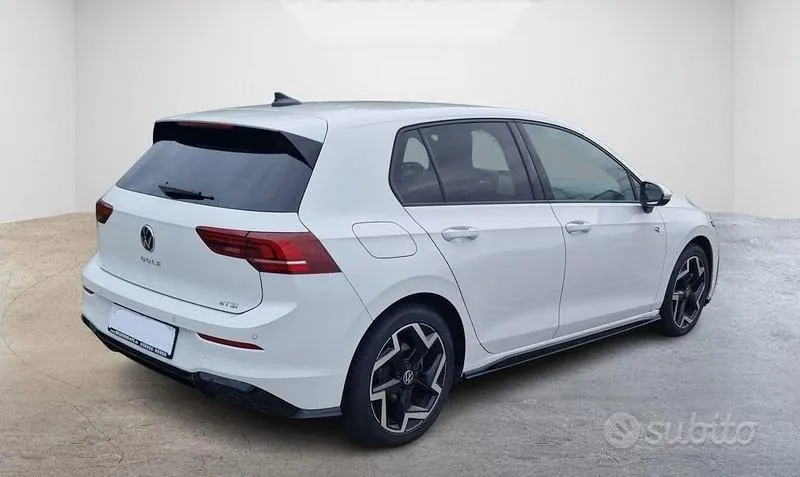 Volkswagen Golf 2026 photo 2