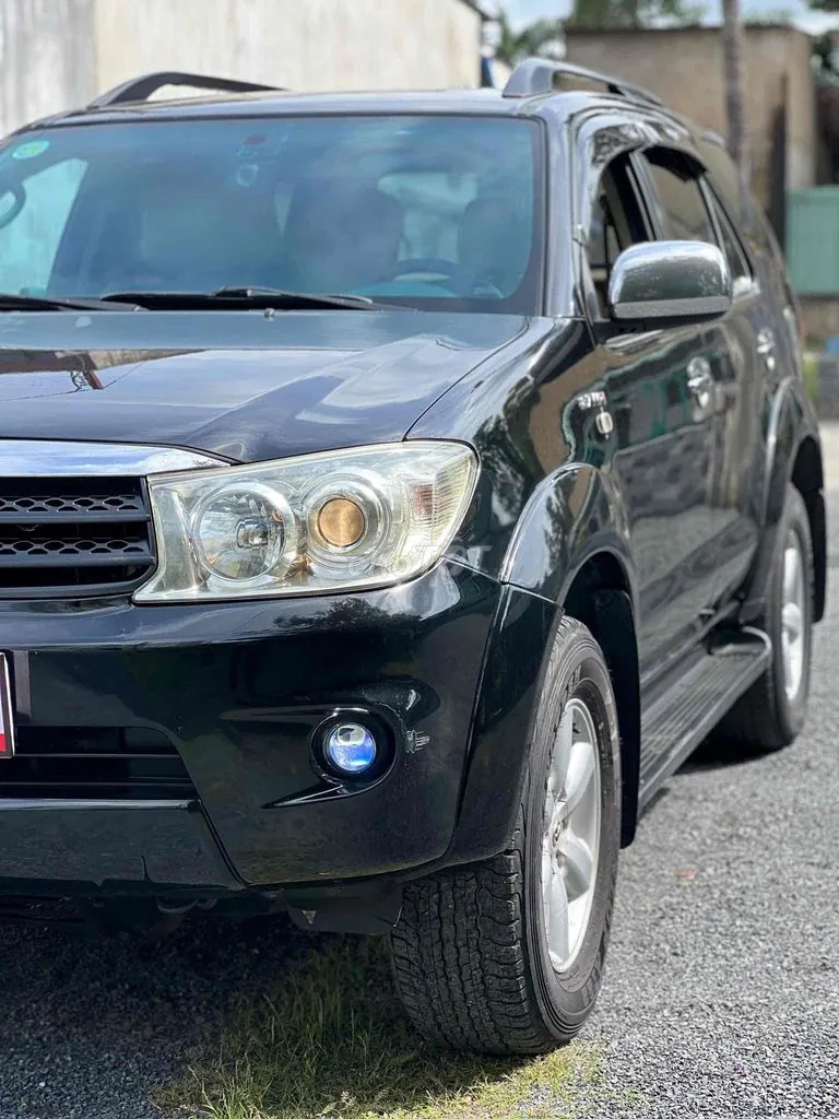 Toyota Fortuner 2011 photo 5