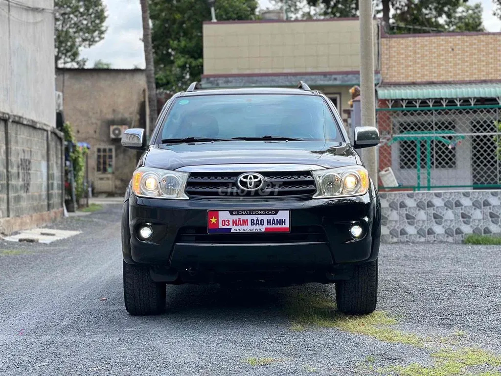 Toyota Fortuner 2011 photo 3