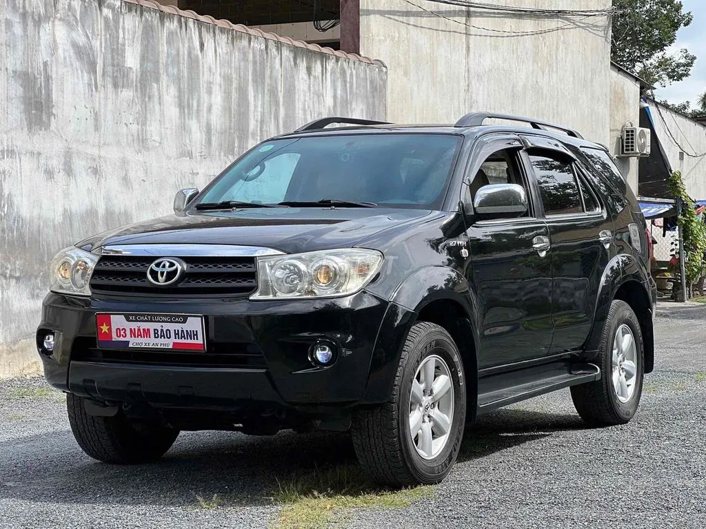 Toyota Fortuner 2011 photo 2