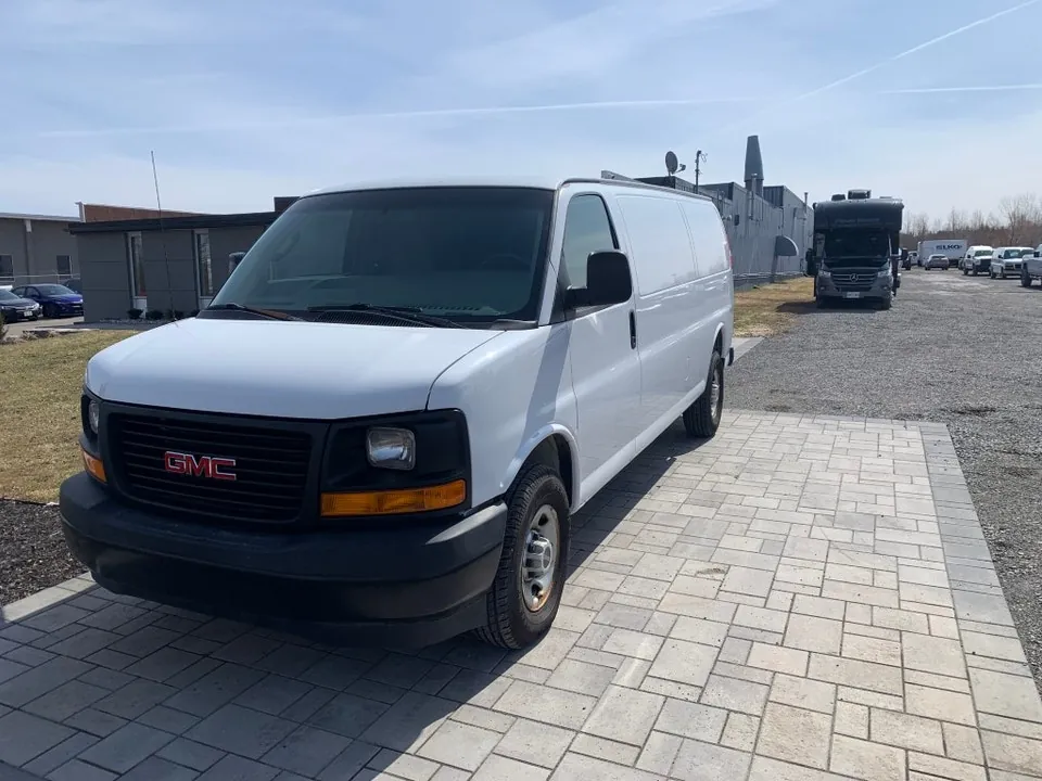 GMC Savana 2017 photo 2