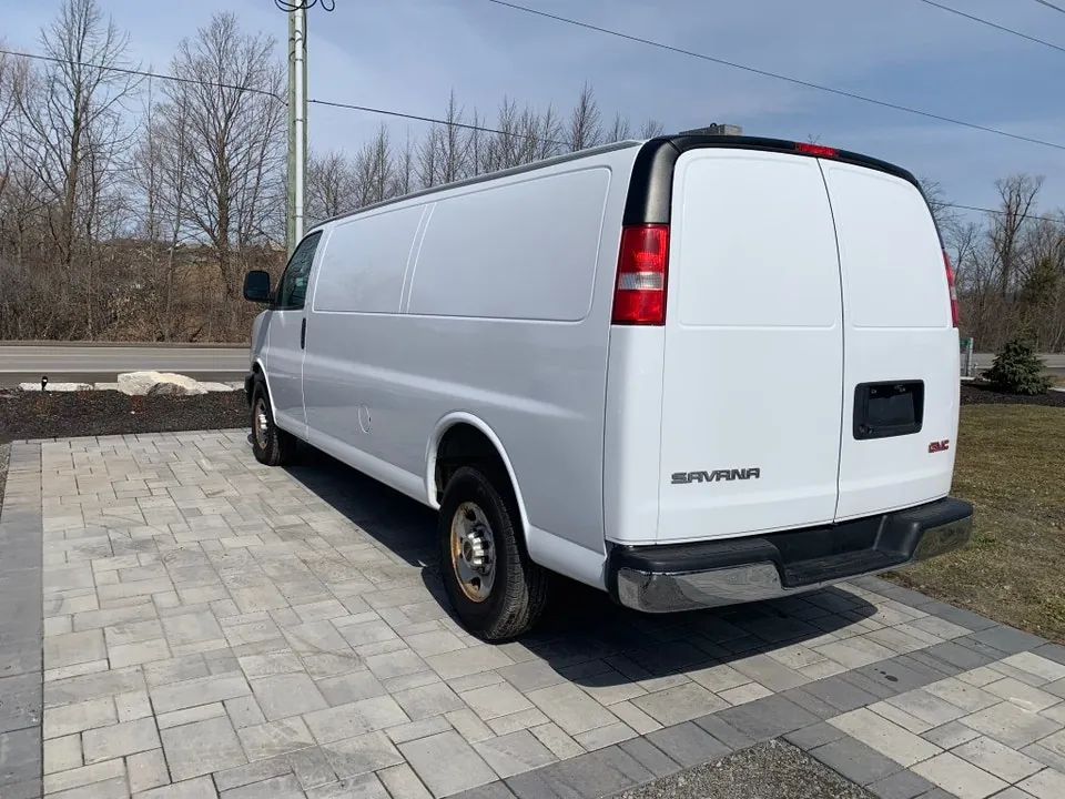 GMC Savana 2017 photo 5