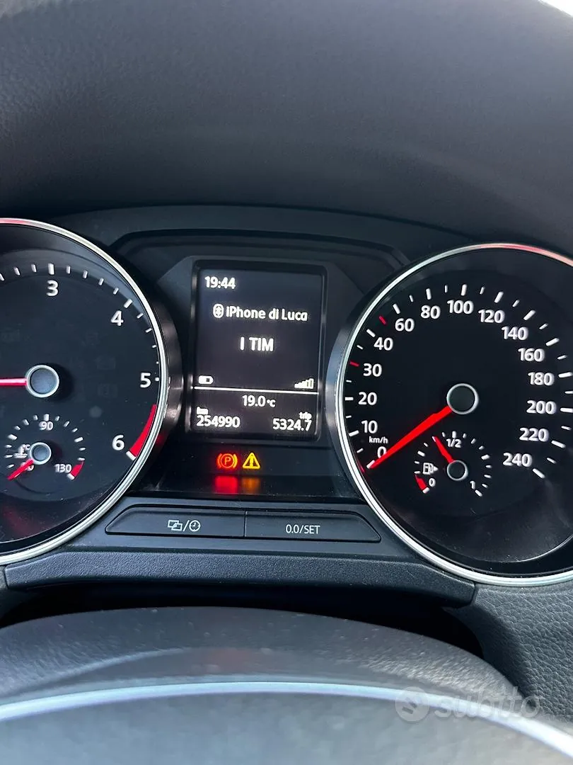 Volkswagen Polo 2015 photo 2