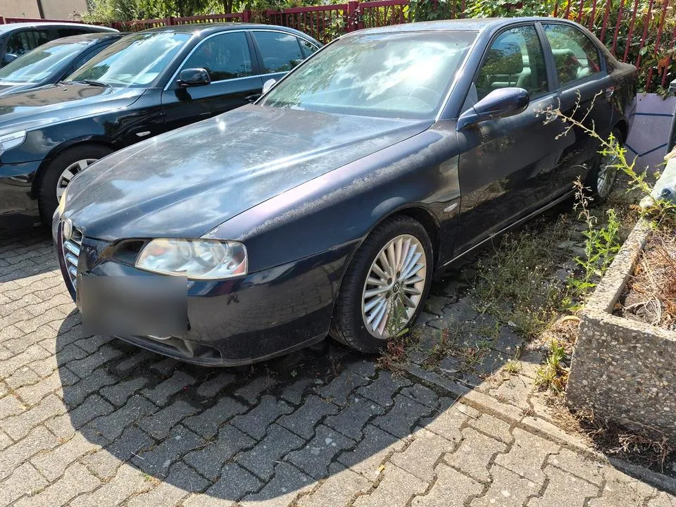 Alfa Romeo 166
