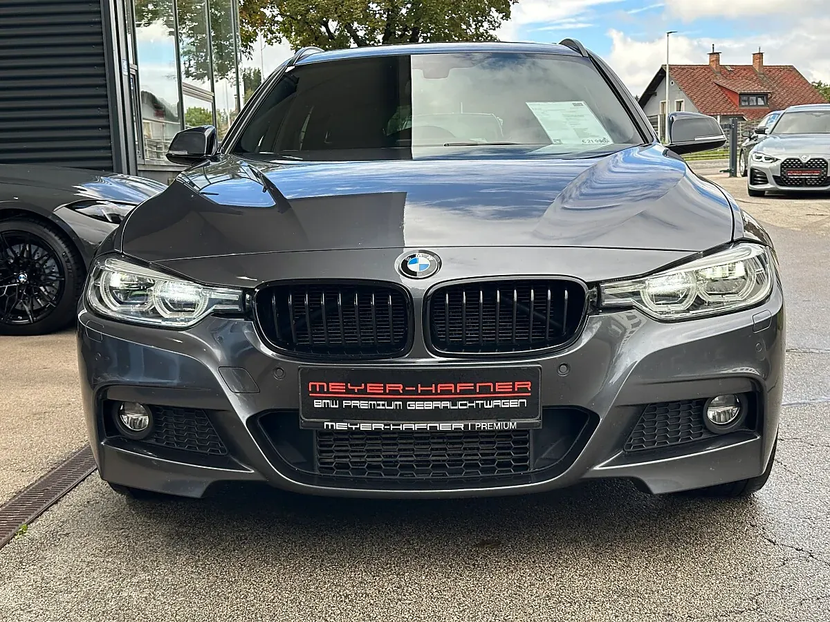 BMW 3 Series 2019 photo 2
