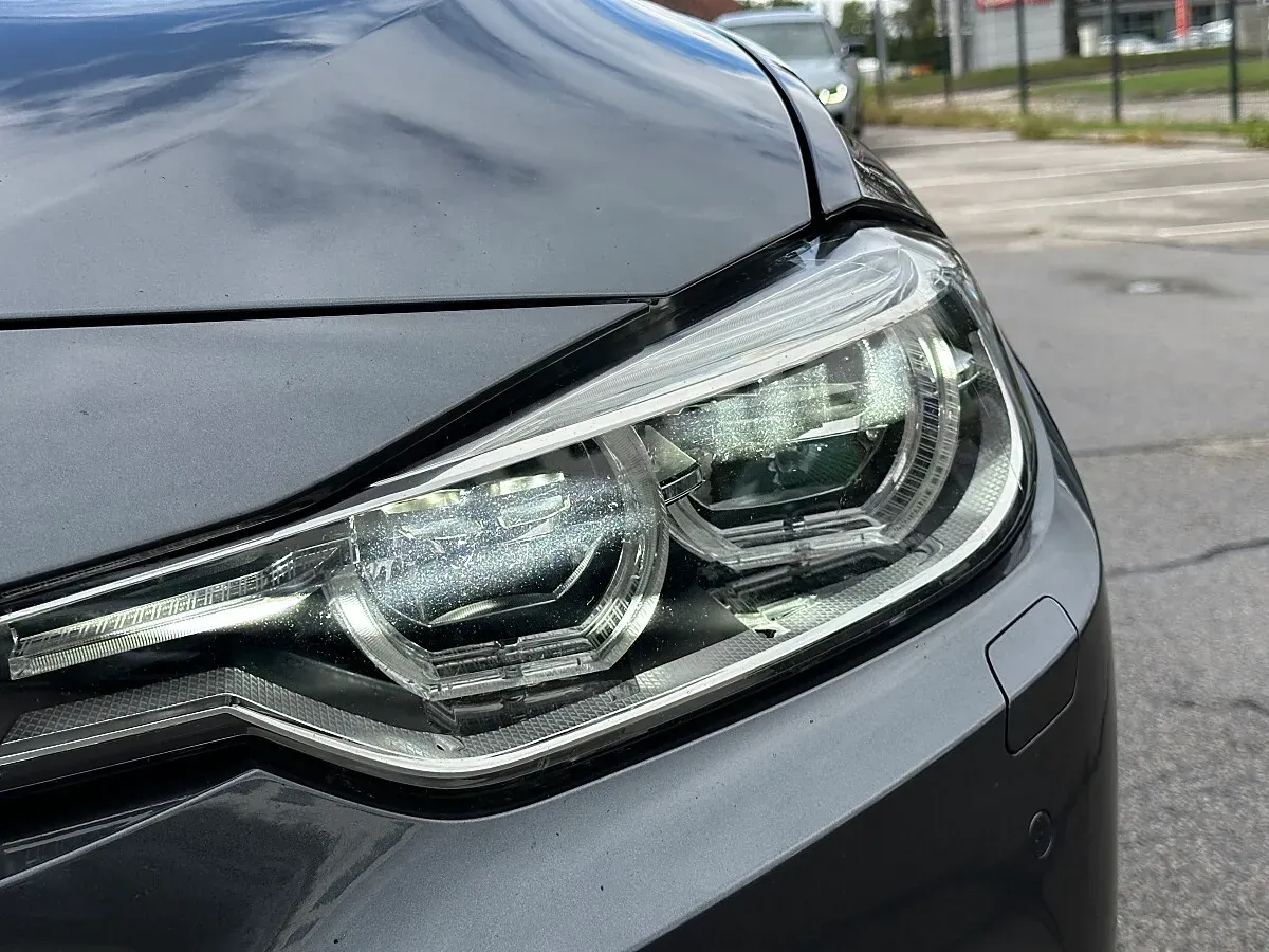 BMW 3 Series 2019 photo 3