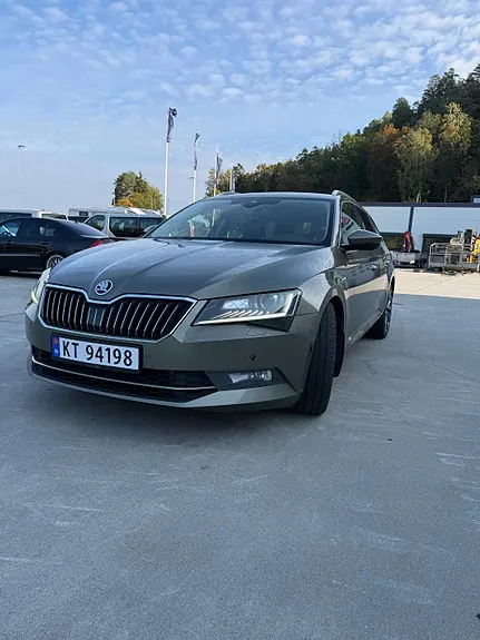 Skoda Superb 2017 photo 2