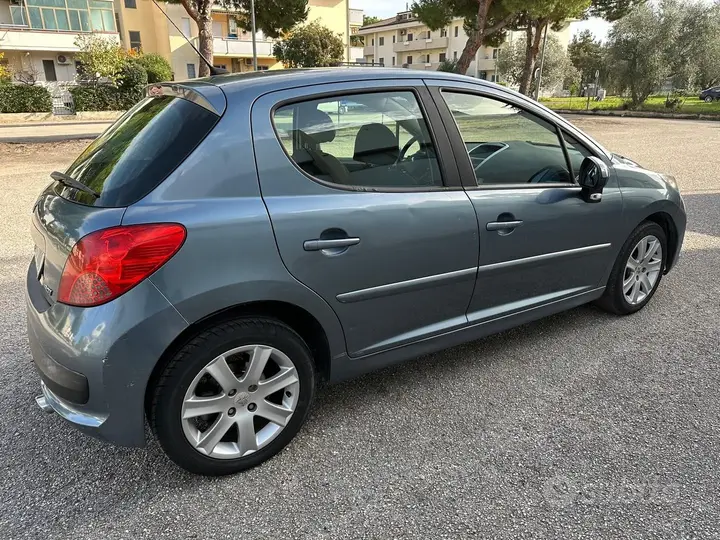 Peugeot 207 2006 photo 3