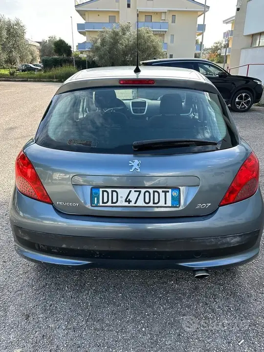Peugeot 207 2006 photo 2