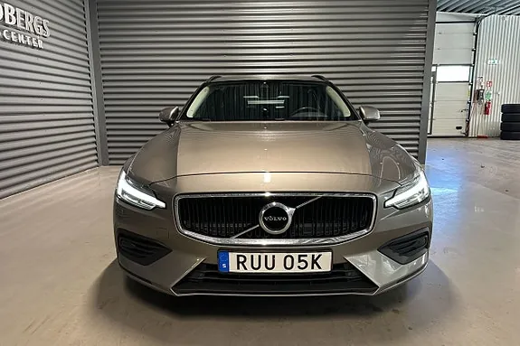 Volvo V60 2022 photo 2