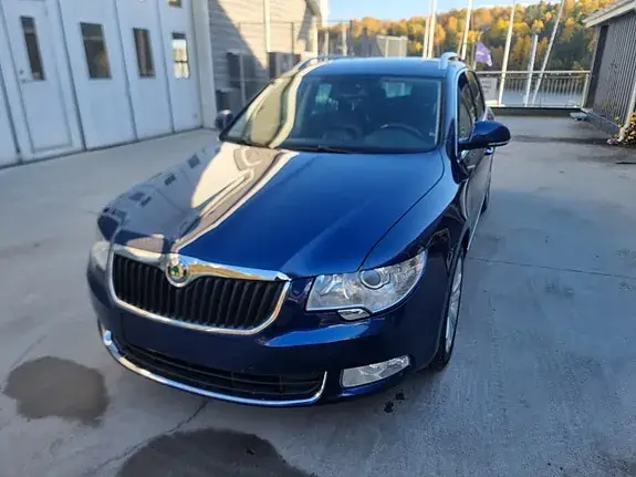 Skoda Superb 2010 photo 4